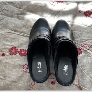 Judith Bev Black Mules Ladies Size 8 Pre-Owned